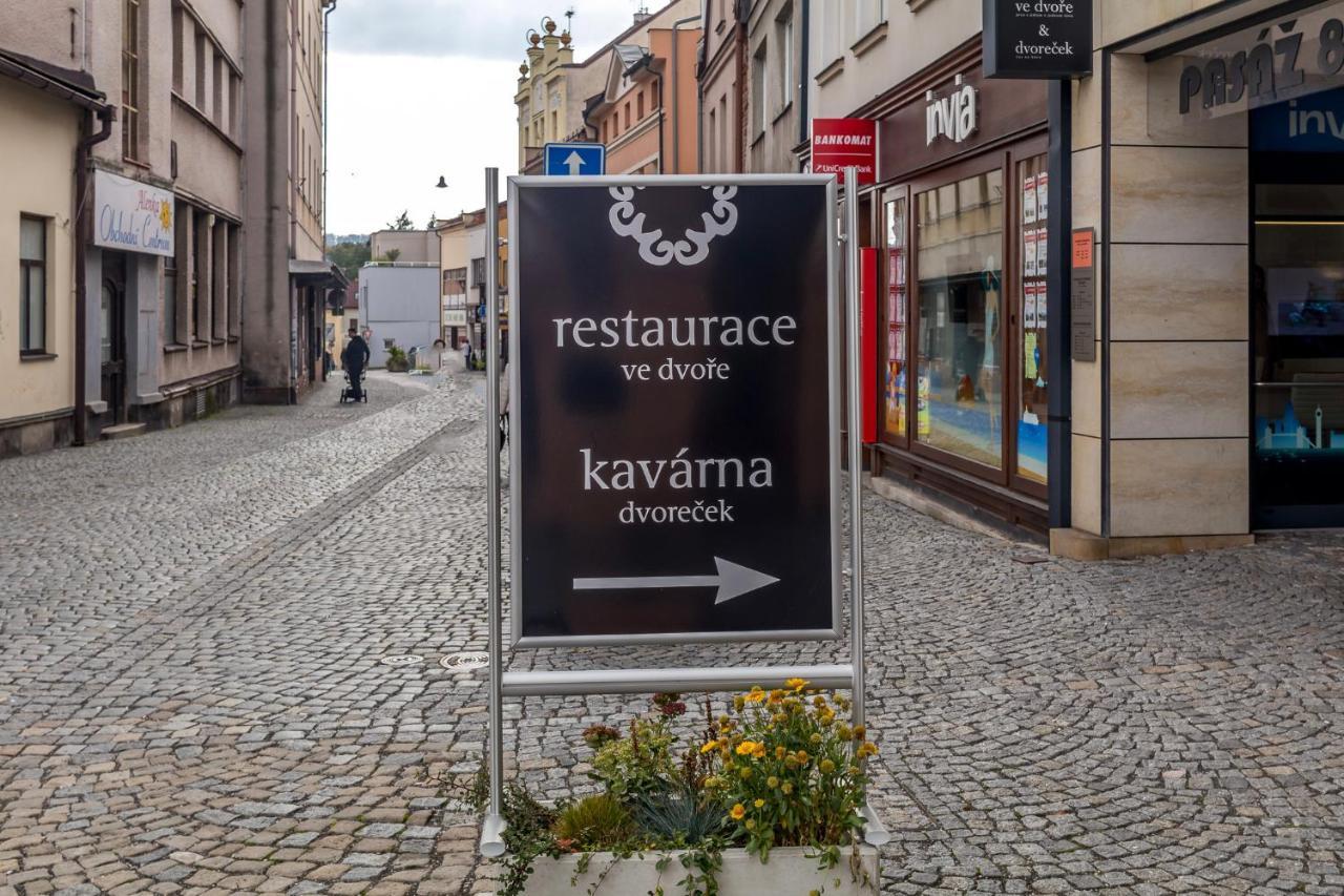 Penzion Na Namesti Dvůr Králové nad Labem المظهر الخارجي الصورة